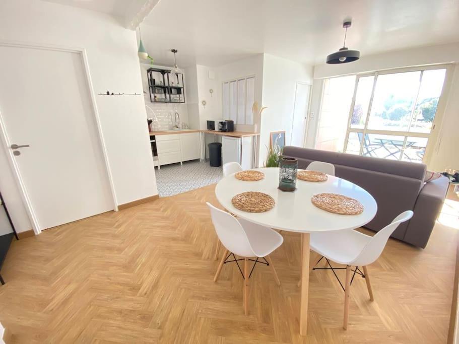 Апартаменты Plein Charme Aux Minimes Terrasse Calme + Parking Ла-Рошель Экстерьер фото