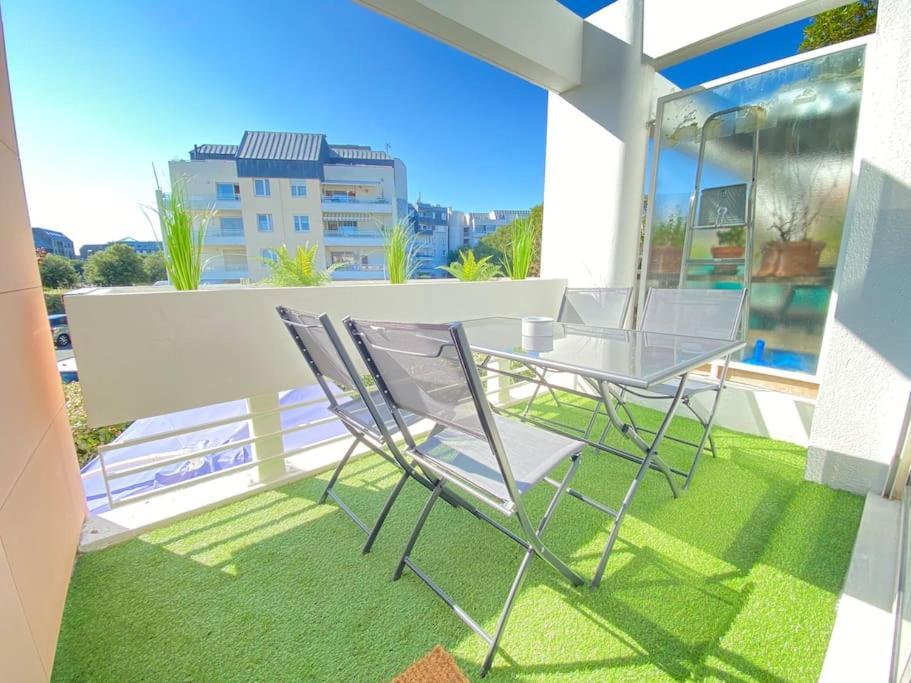 Апартаменты Plein Charme Aux Minimes Terrasse Calme + Parking Ла-Рошель Экстерьер фото